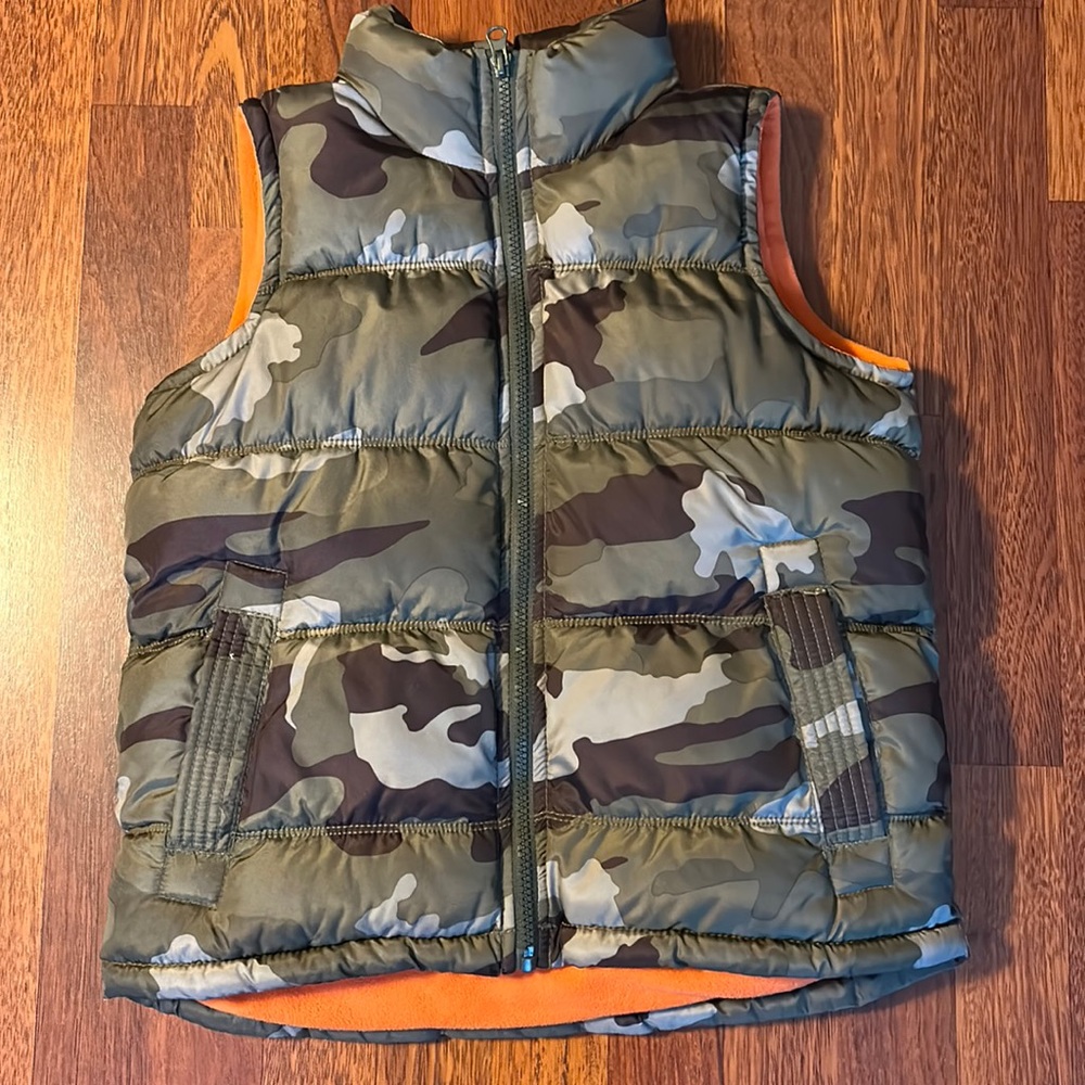 Old Navy Camouflage Puffer Vest Size Youth Small Outdoors Hunting Fishing
